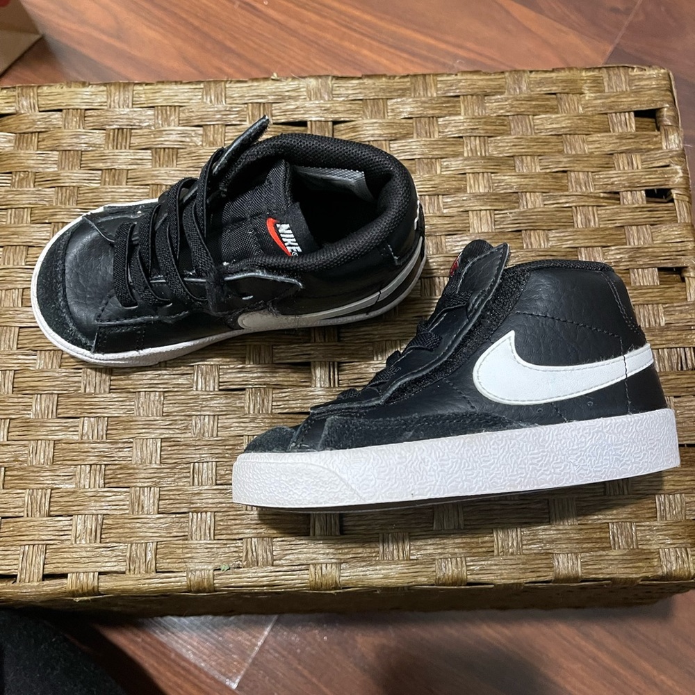 Black leather Nike mid 77 blazer child size 7C